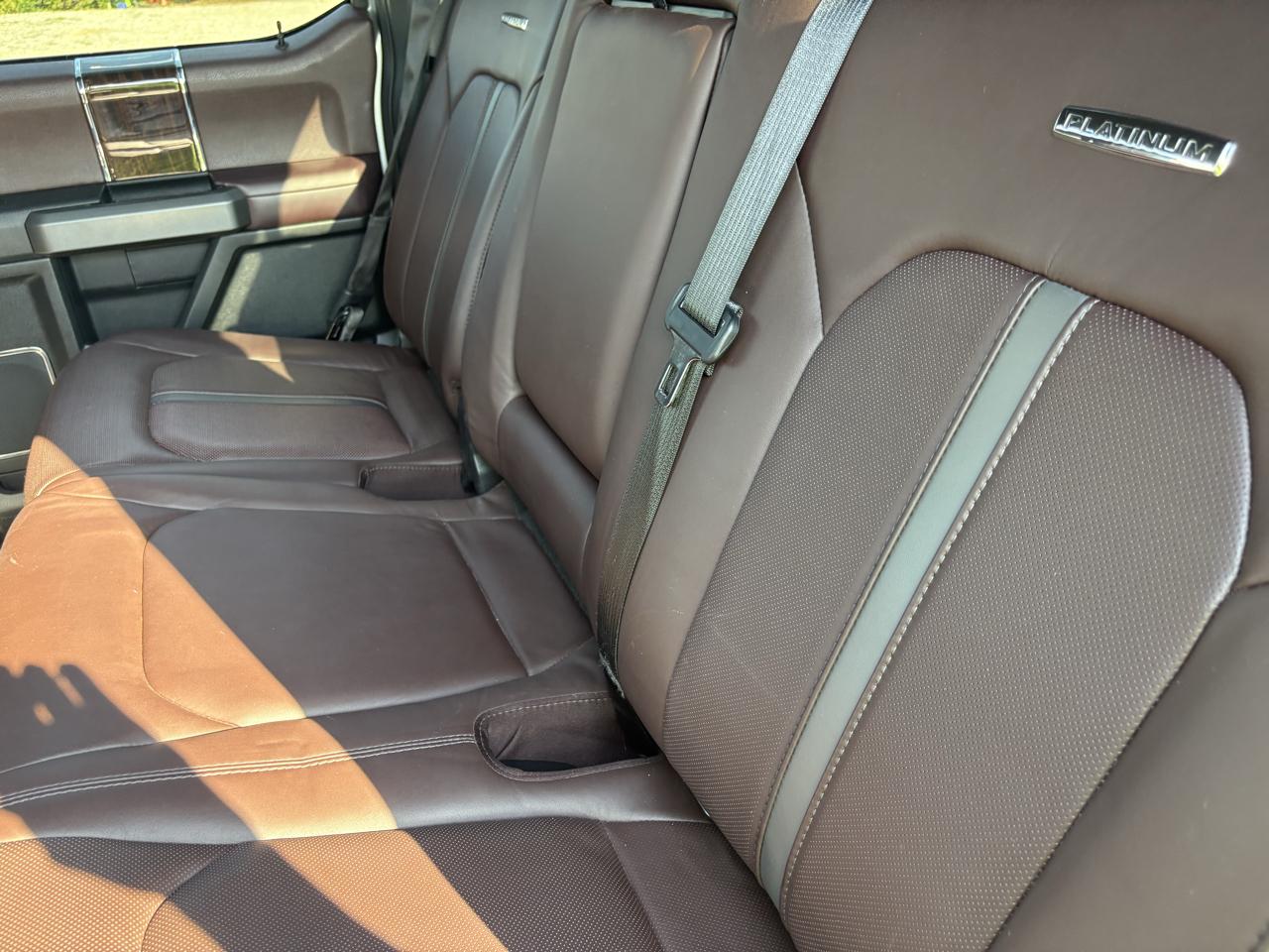 Ford F-150 4WD SuperCrew 157" Lariat w/HD Payload Pkg 2015
