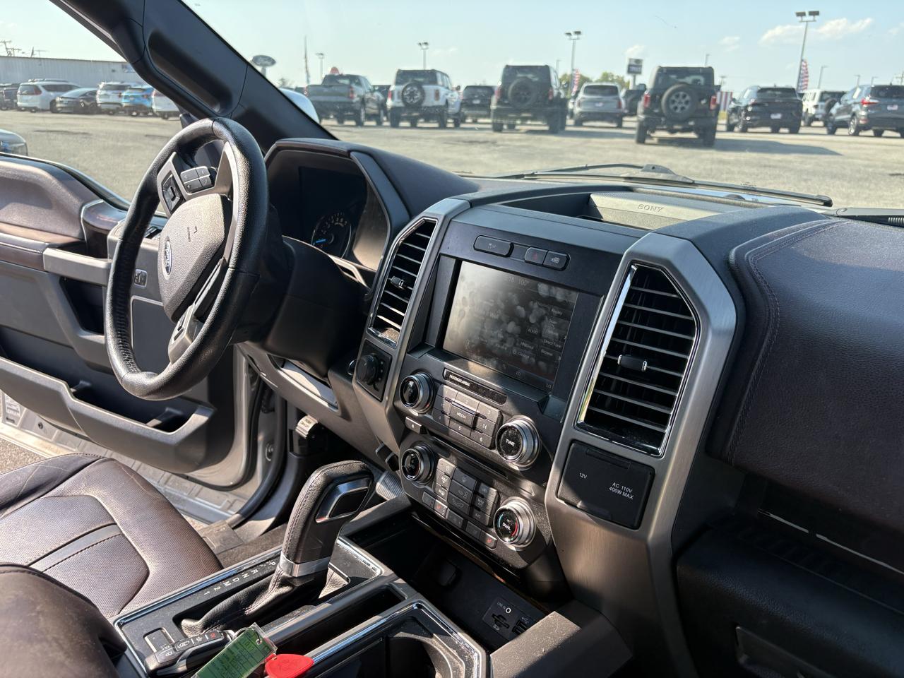 Ford F-150 4WD SuperCrew 157" Lariat w/HD Payload Pkg 2015