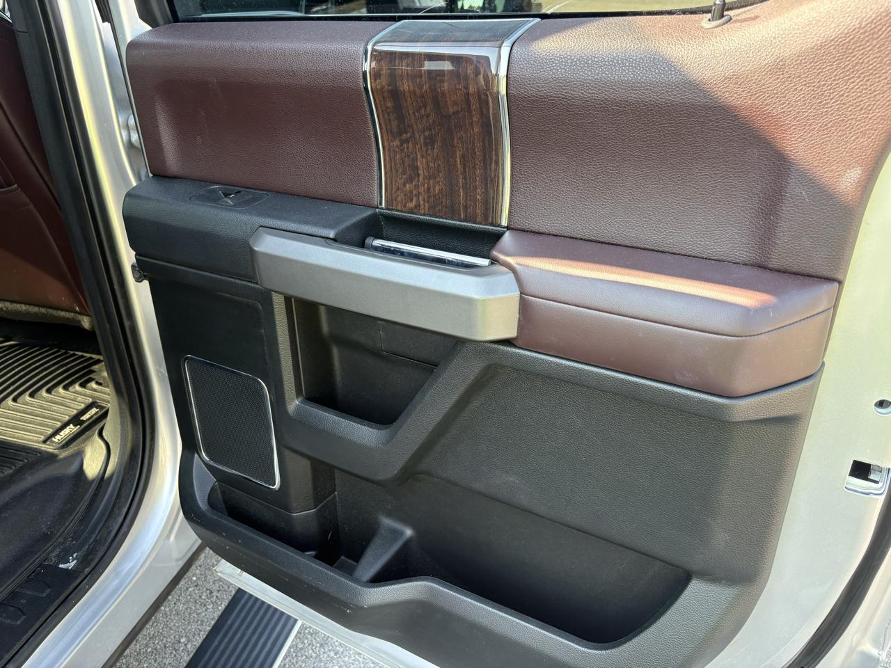 Ford F-150 4WD SuperCrew 157" Lariat w/HD Payload Pkg 2015