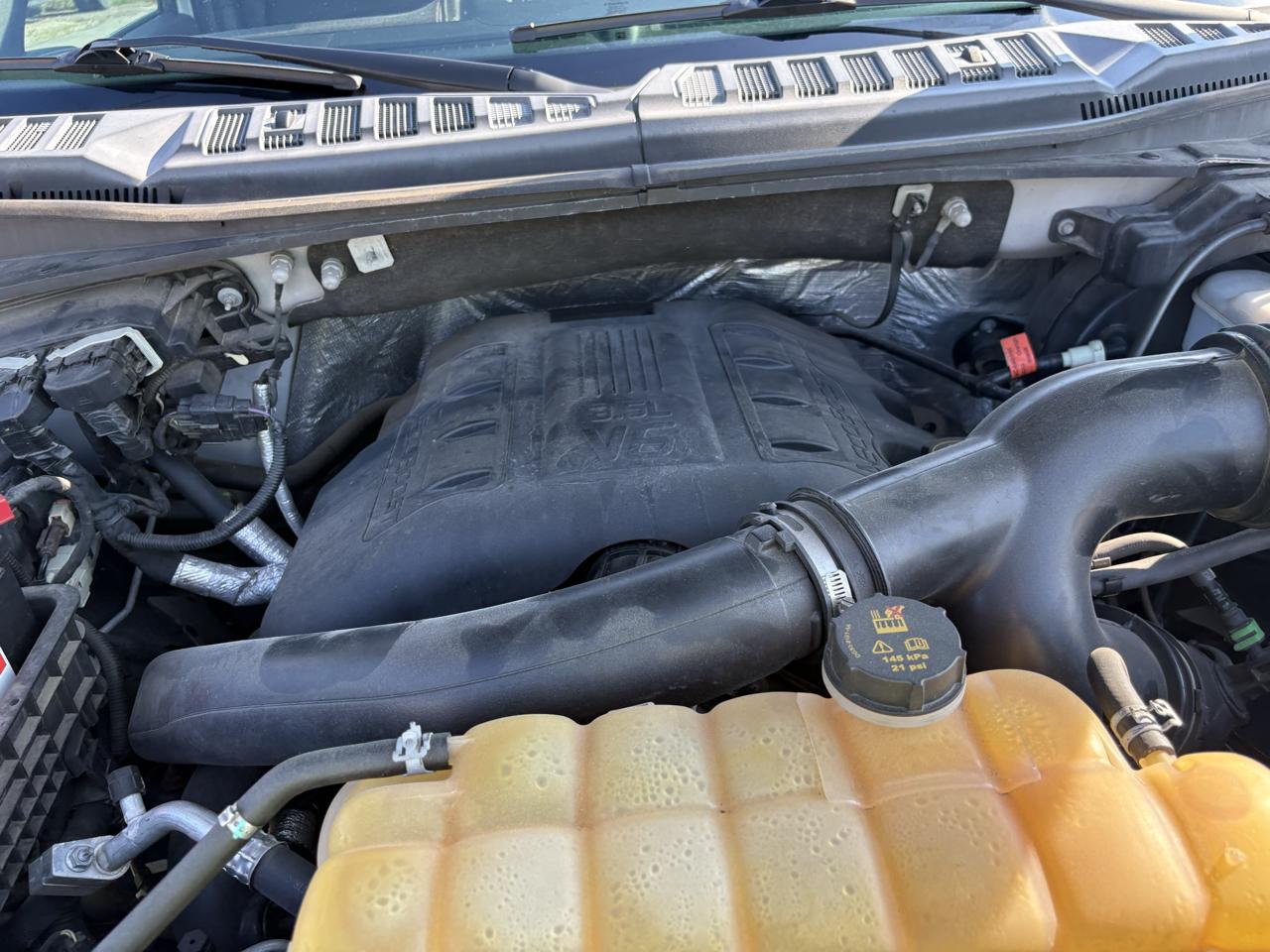 Ford F-150 4WD SuperCrew 157" Lariat w/HD Payload Pkg 2015