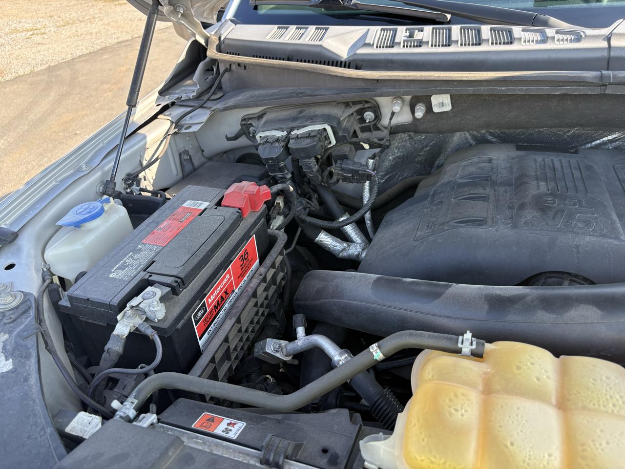 Ford F-150 4WD SuperCrew 157" Lariat w/HD Payload Pkg 2015