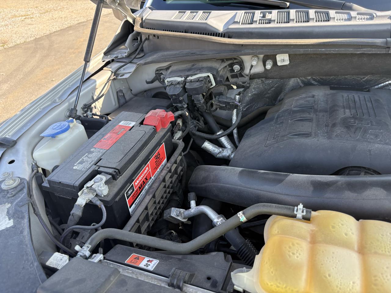 Ford F-150 4WD SuperCrew 157" Lariat w/HD Payload Pkg 2015