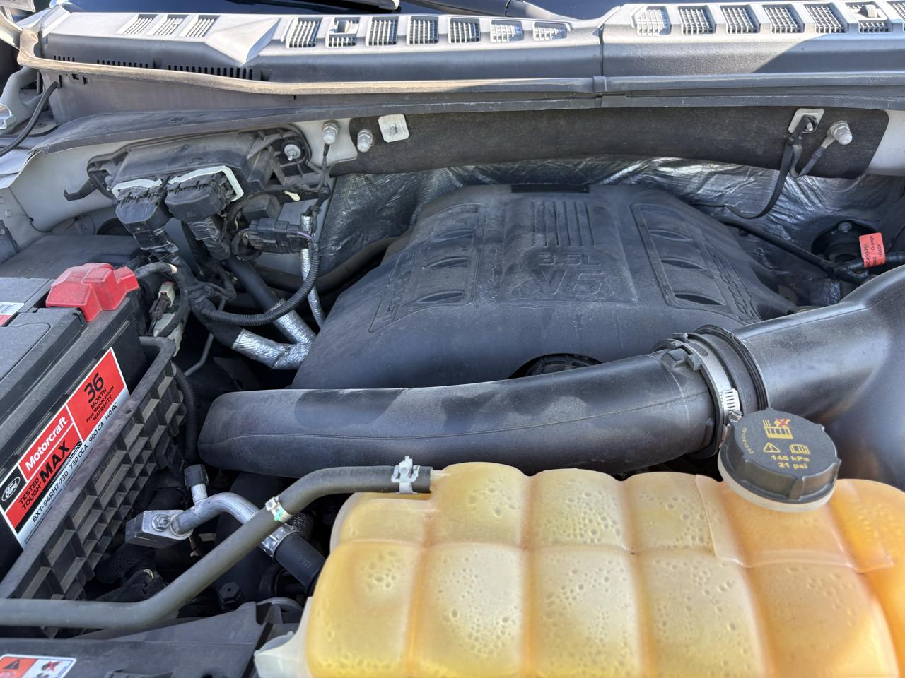 Ford F-150 4WD SuperCrew 157" Lariat w/HD Payload Pkg 2015