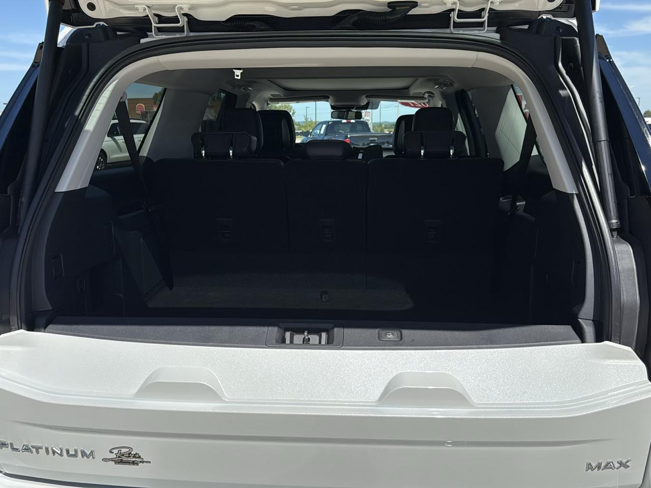 Ford Expedition Max Platinum 4x4 2027