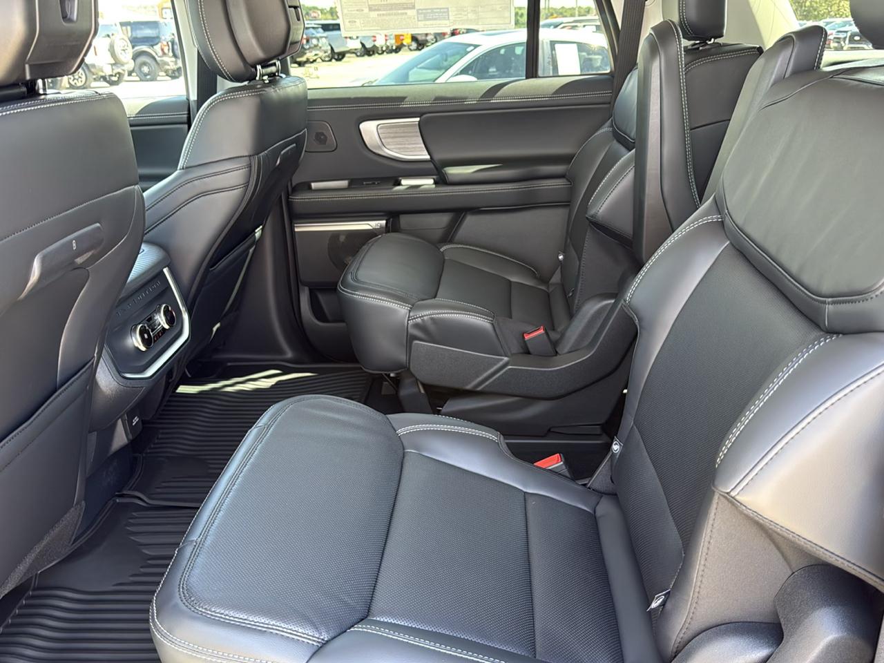 Ford Expedition Max Platinum 4x4 2027