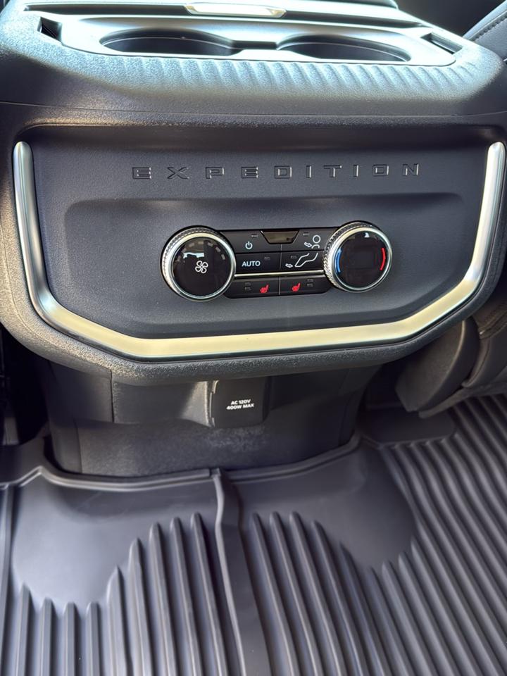 Ford Expedition Max Platinum 4x4 2027
