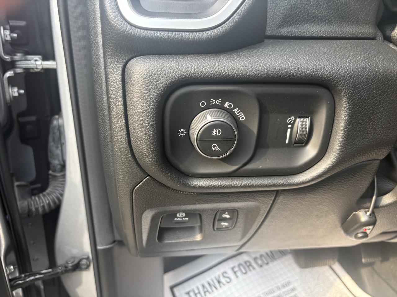 RAM 1500 Big Horn 4x4 Quad Cab 6'4" Box 2021