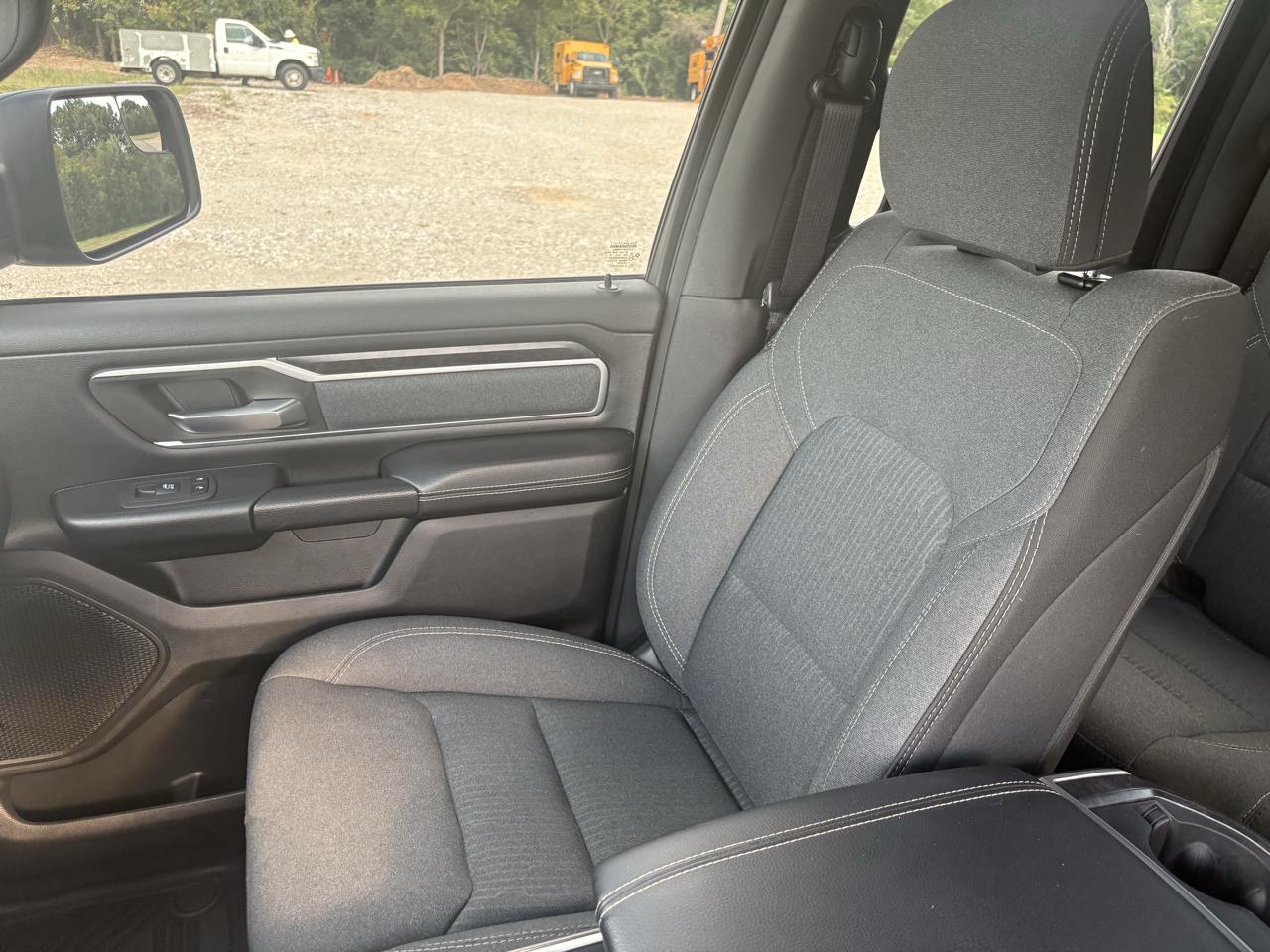 RAM 1500 Big Horn 4x4 Quad Cab 6'4" Box 2021