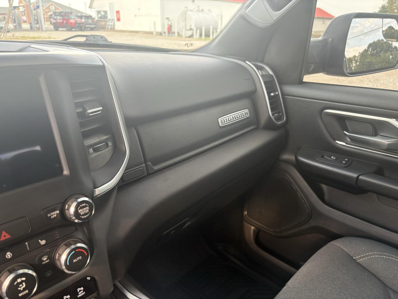 RAM 1500 Big Horn 4x4 Quad Cab 6'4" Box 2021