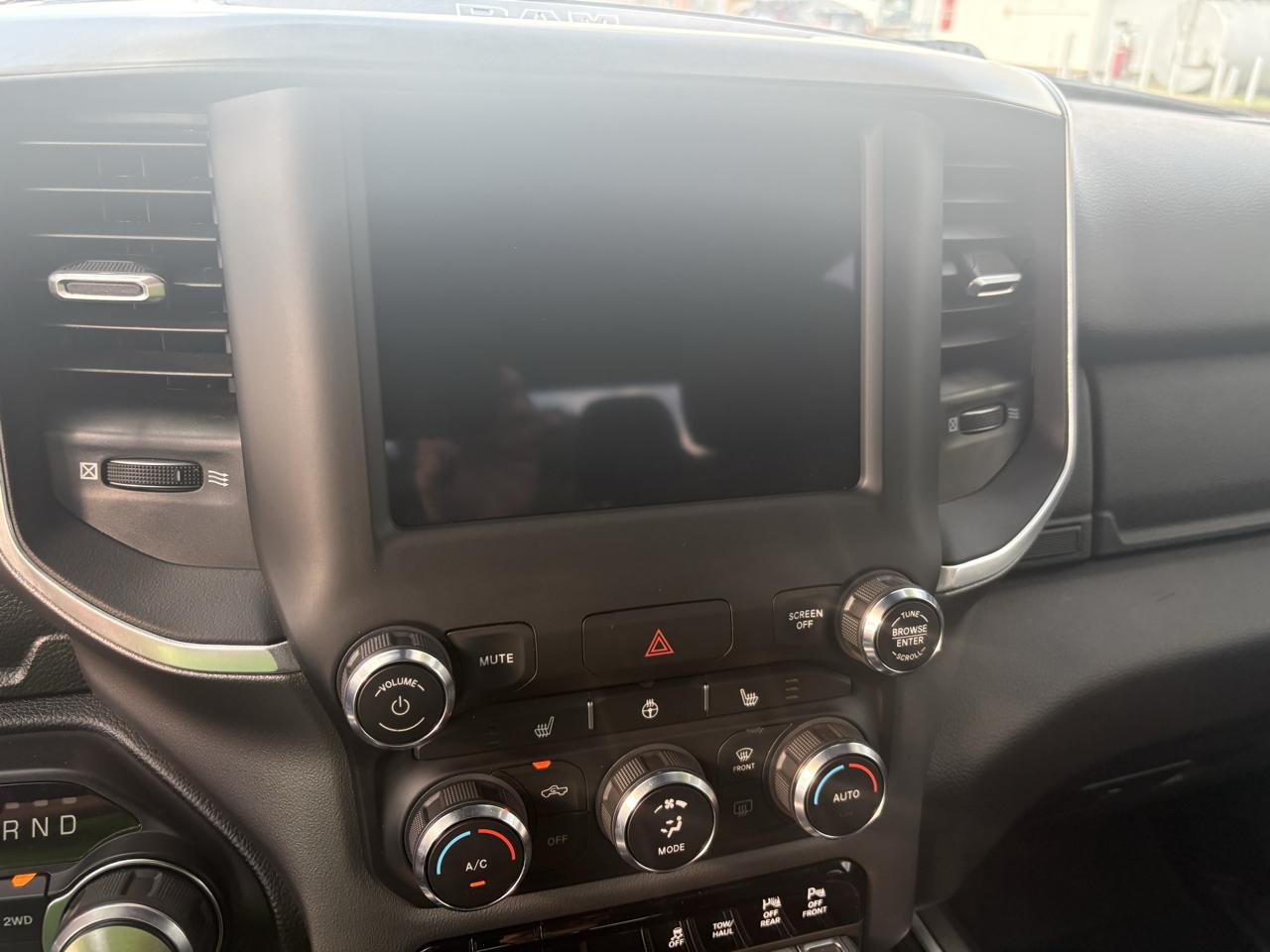 RAM 1500 Big Horn 4x4 Quad Cab 6'4" Box 2021