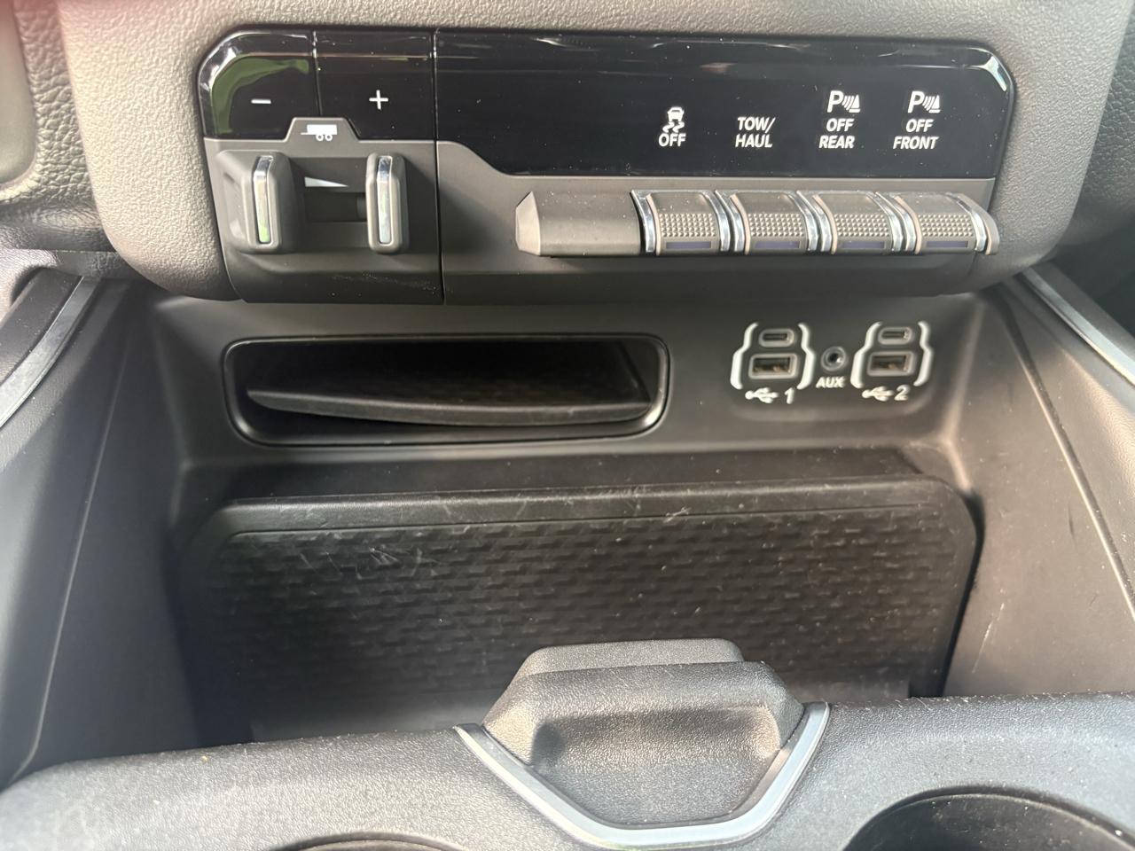 RAM 1500 Big Horn 4x4 Quad Cab 6'4" Box 2021