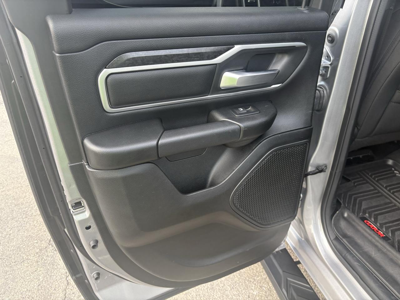 RAM 1500 Big Horn 4x4 Quad Cab 6'4" Box 2021