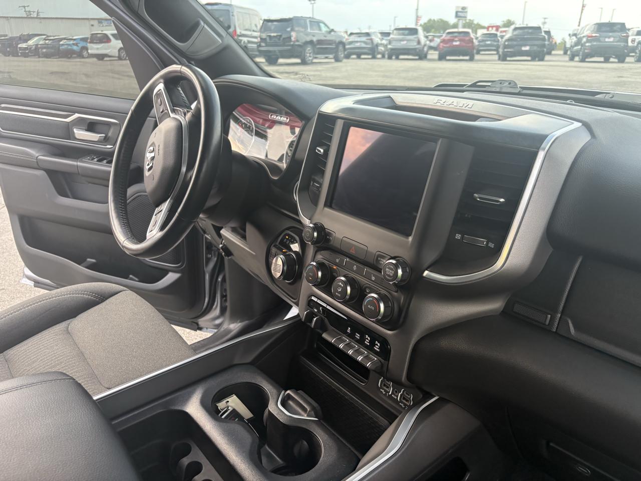 RAM 1500 Big Horn 4x4 Quad Cab 6'4" Box 2021
