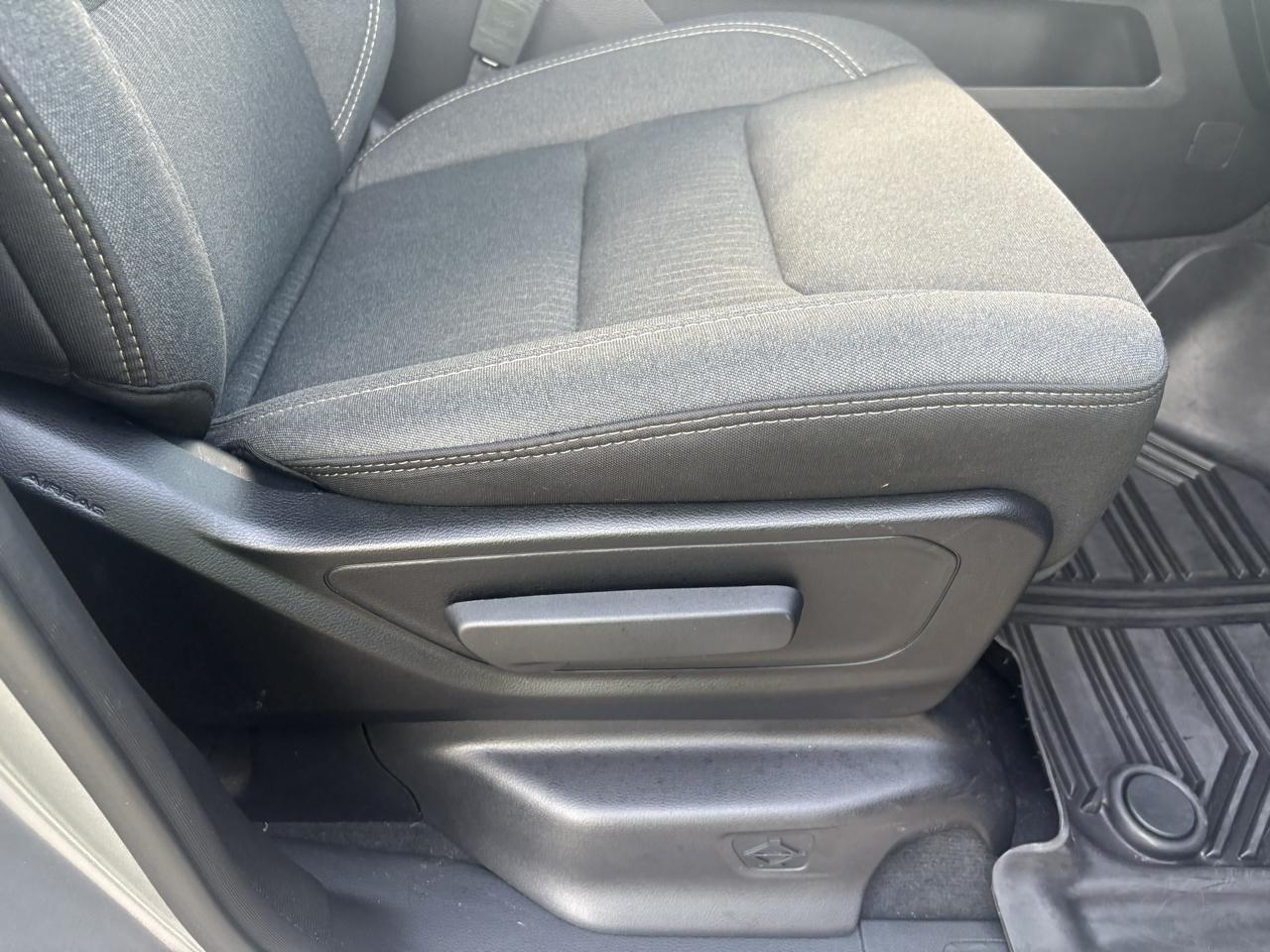 RAM 1500 Big Horn 4x4 Quad Cab 6'4" Box 2021