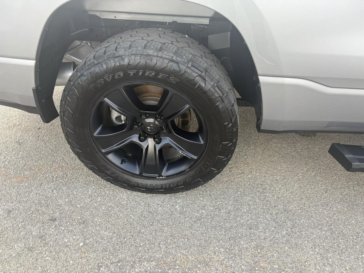 RAM 1500 Big Horn 4x4 Quad Cab 6'4" Box 2021