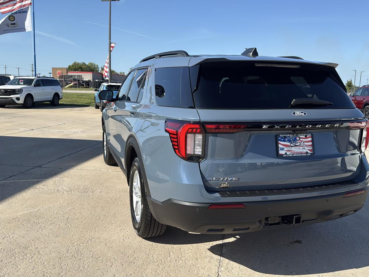 Ford Explorer Active w/100A Pkg 4WD 2027