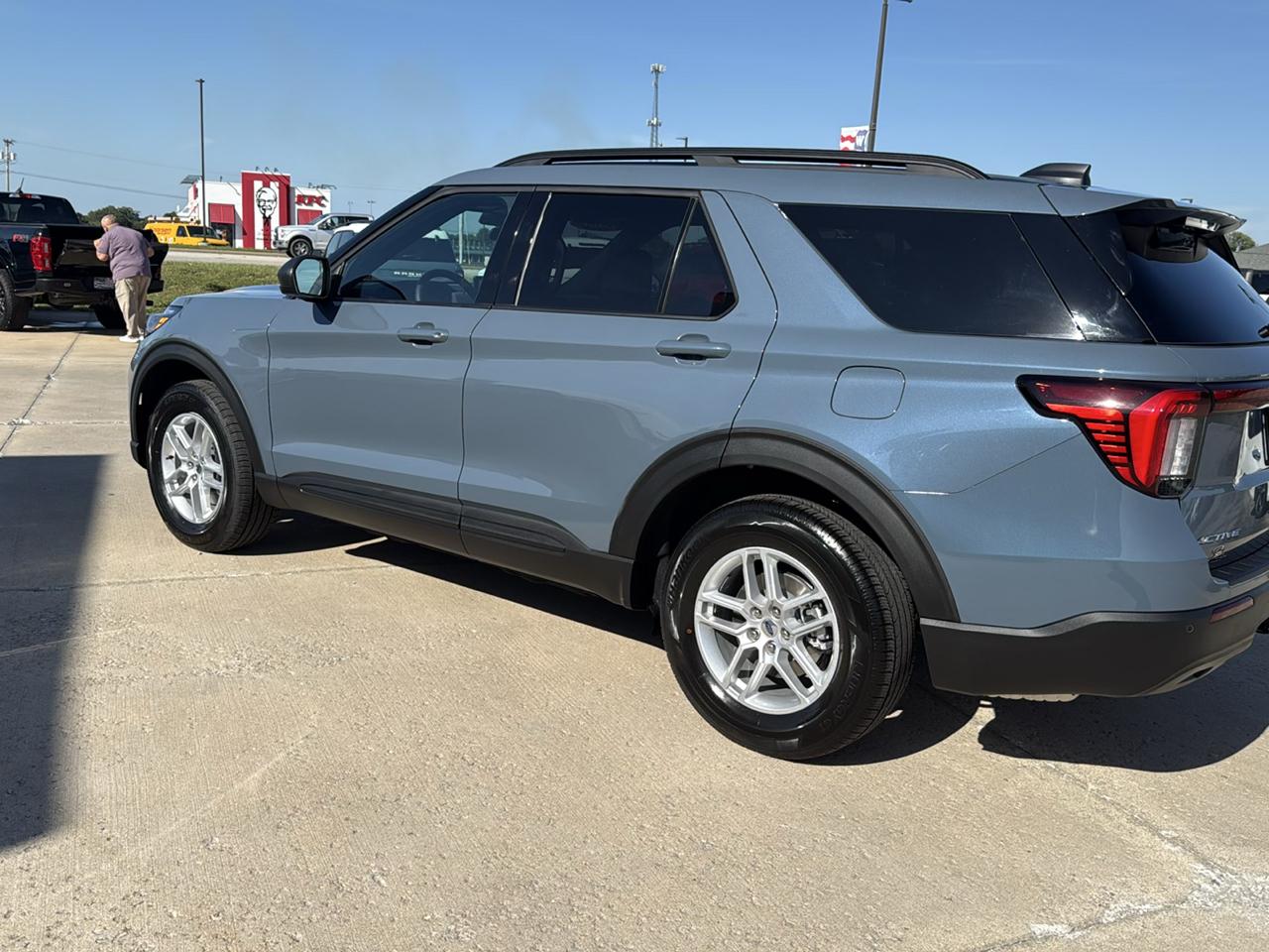 Ford Explorer Active w/100A Pkg 4WD 2027