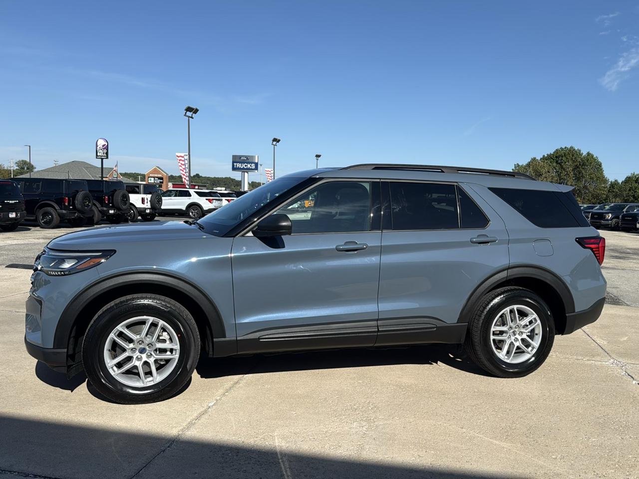 Ford Explorer Active w/100A Pkg 4WD 2027