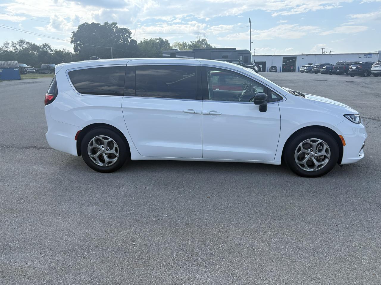Chrysler Pacifica Limited FWD 2024