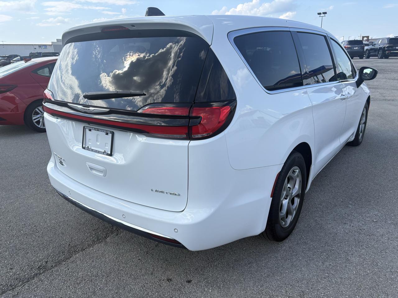 Chrysler Pacifica Limited FWD 2024