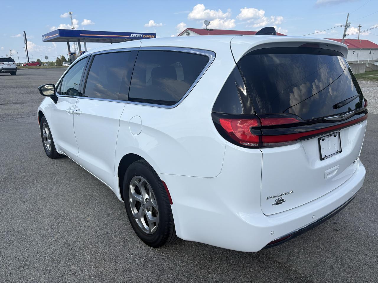 Chrysler Pacifica Limited FWD 2024