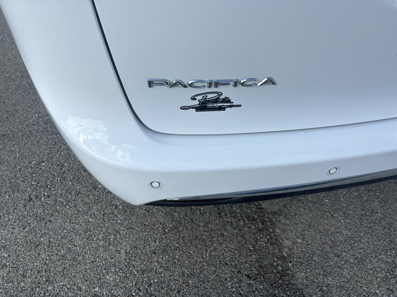 Chrysler Pacifica Limited FWD 2024