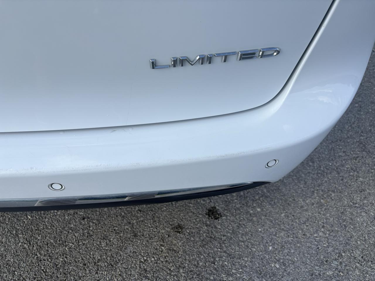 Chrysler Pacifica Limited FWD 2024