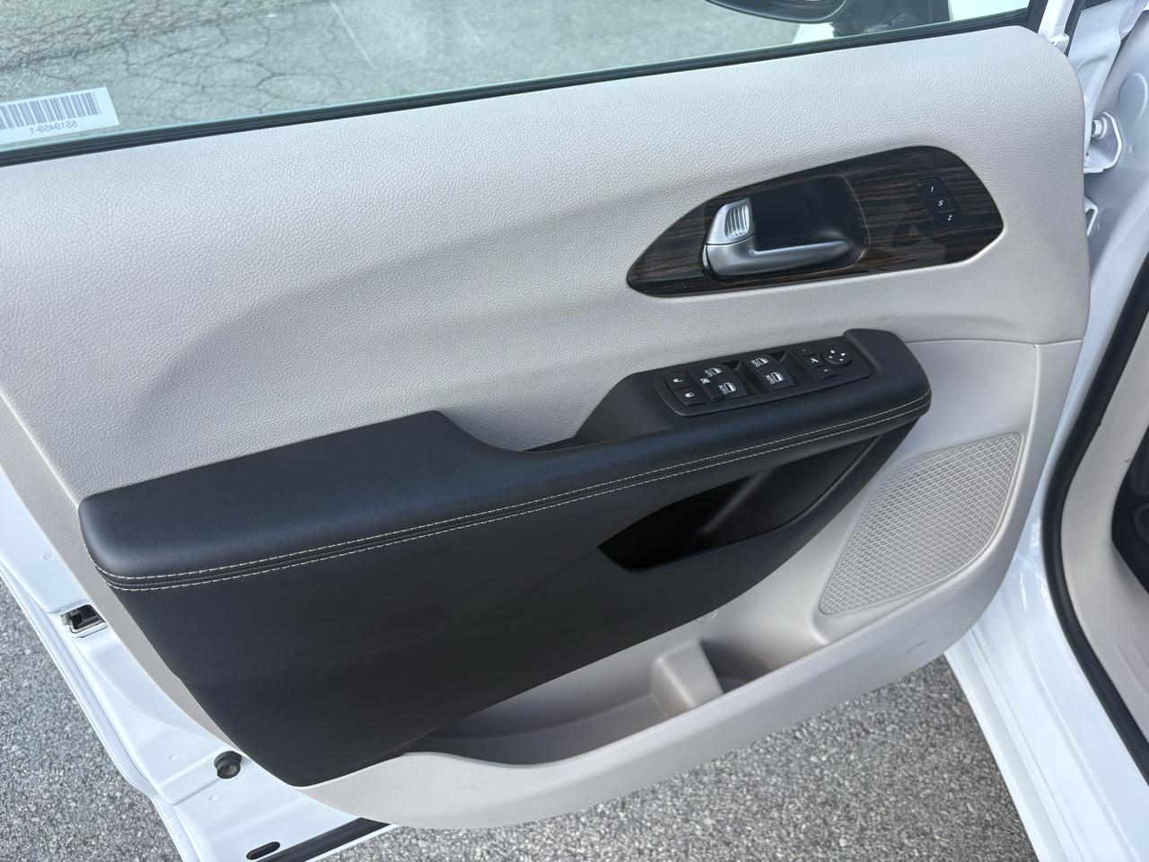 Chrysler Pacifica Limited FWD 2024