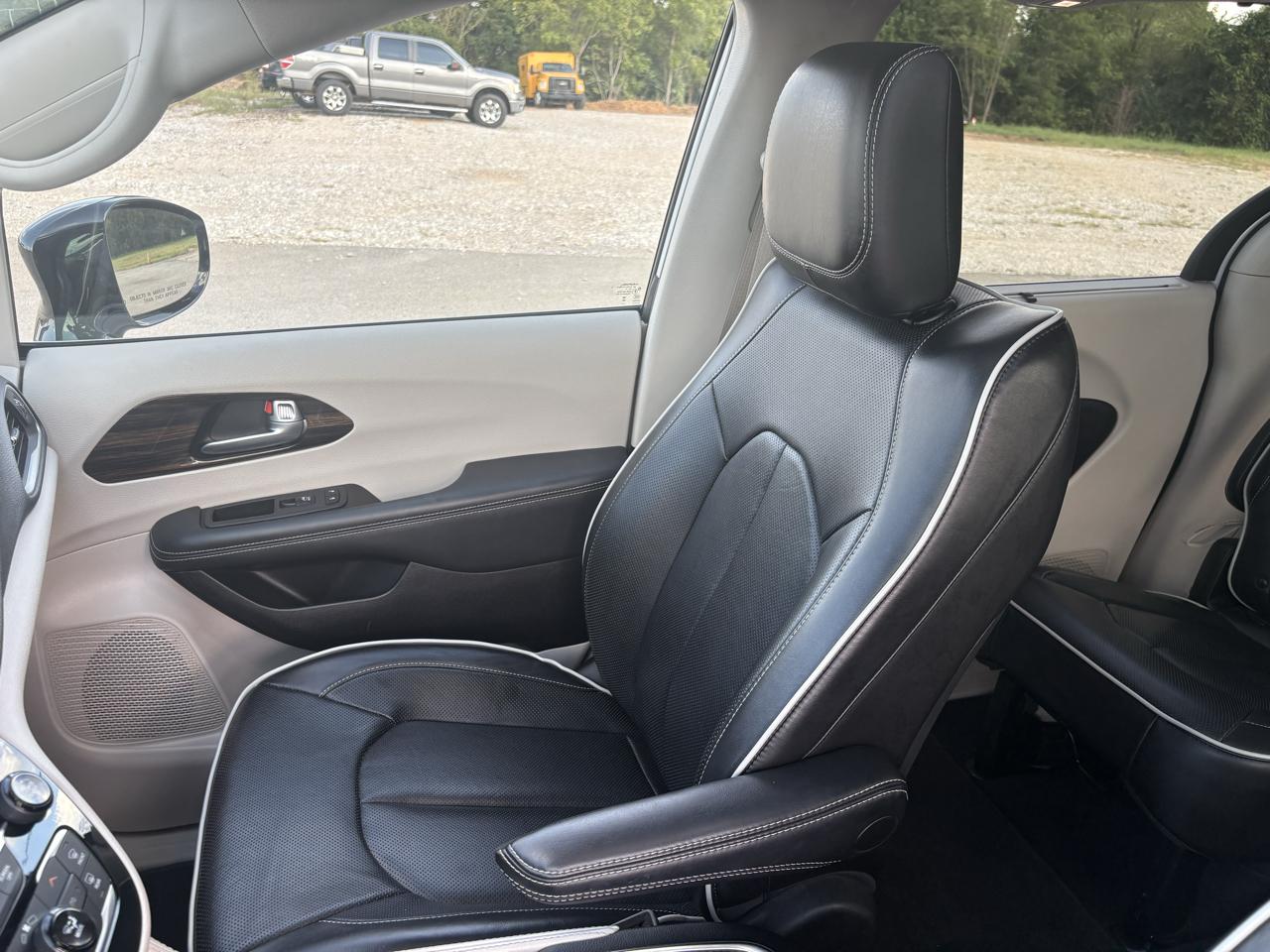 Chrysler Pacifica Limited FWD 2024