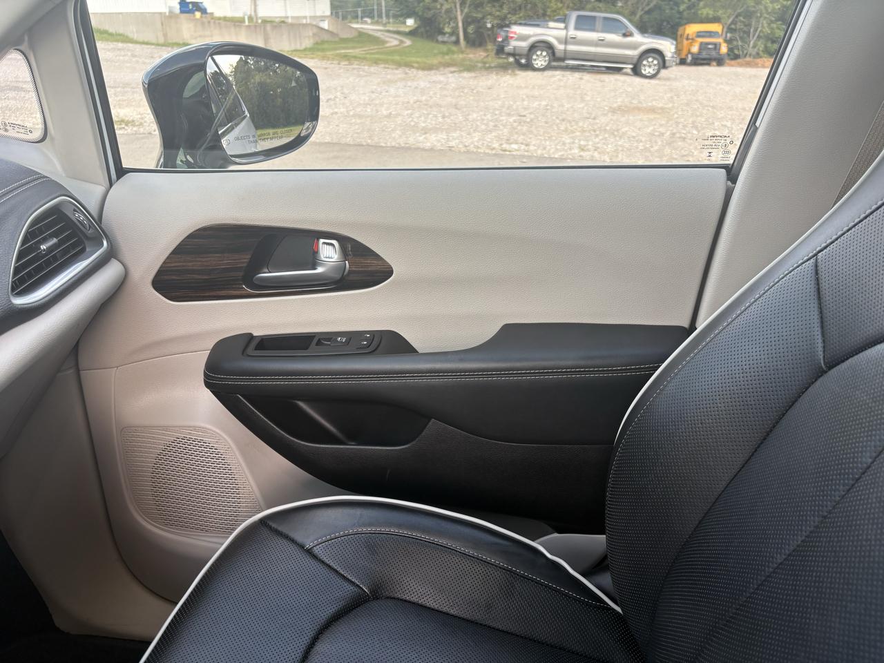 Chrysler Pacifica Limited FWD 2024