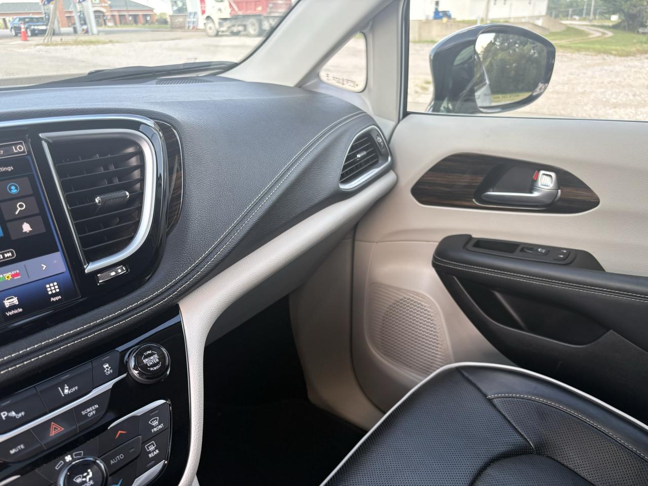 Chrysler Pacifica Limited FWD 2024