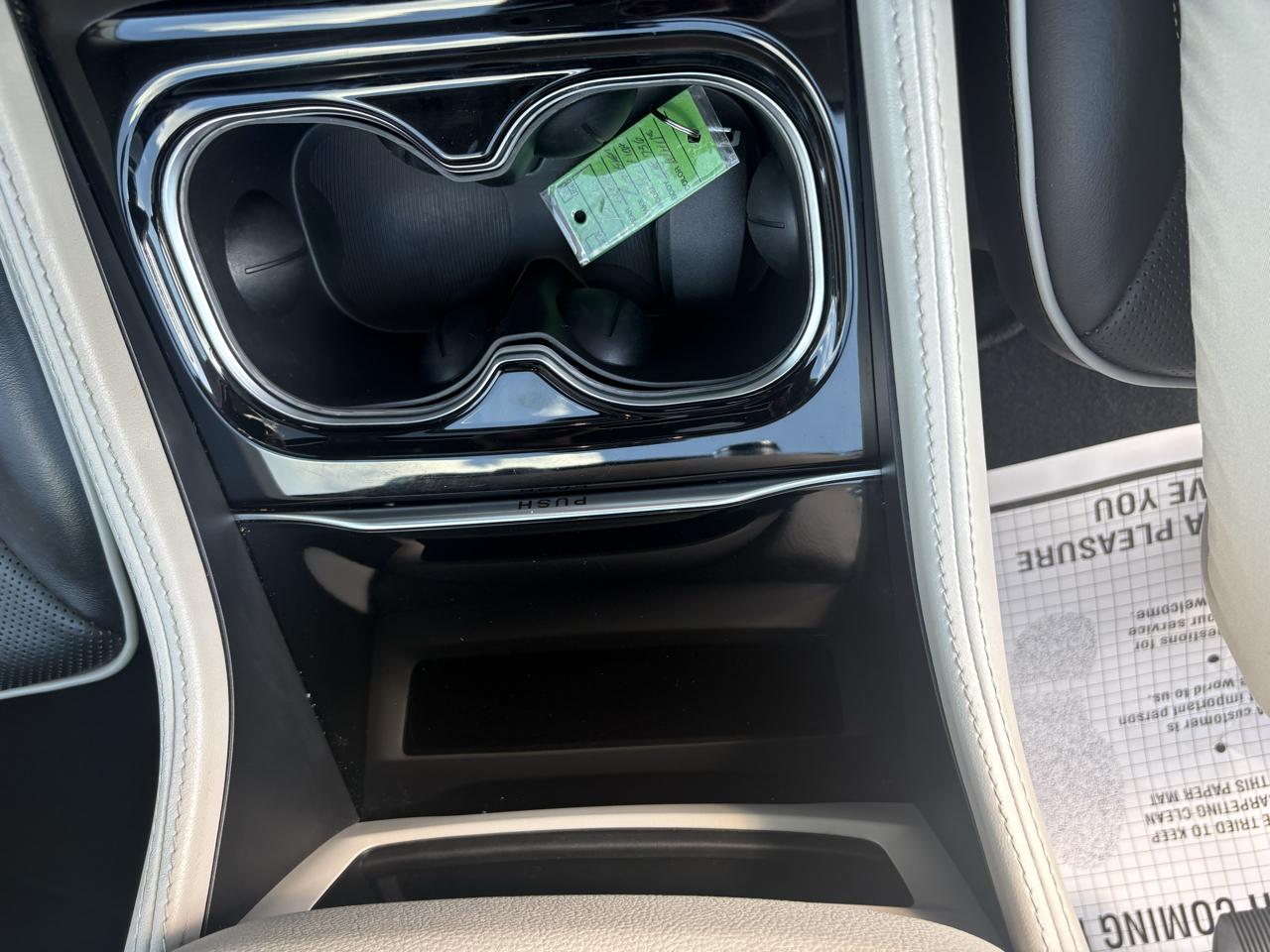 Chrysler Pacifica Limited FWD 2024