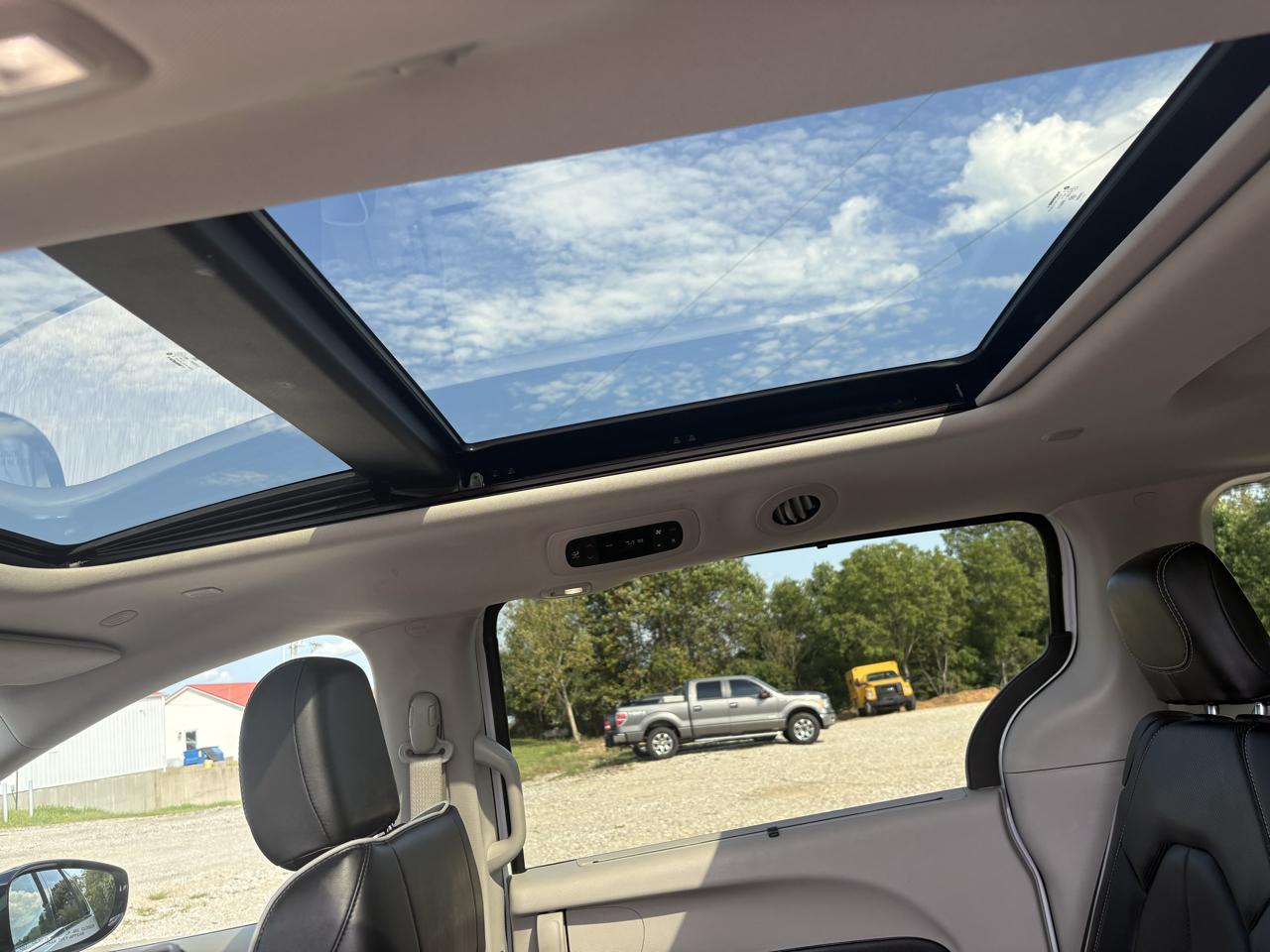 Chrysler Pacifica Limited FWD 2024