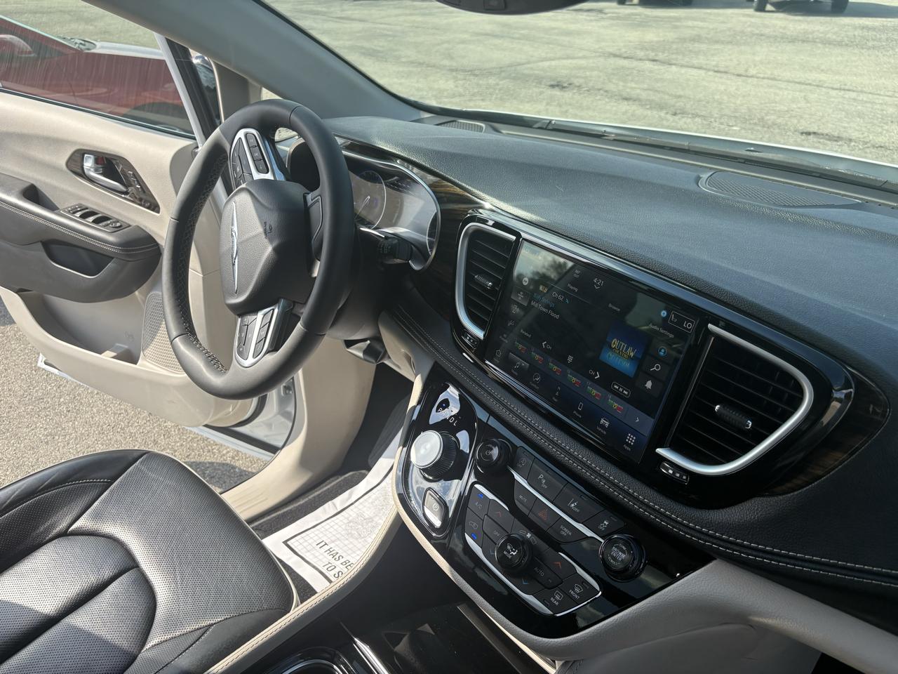 Chrysler Pacifica Limited FWD 2024