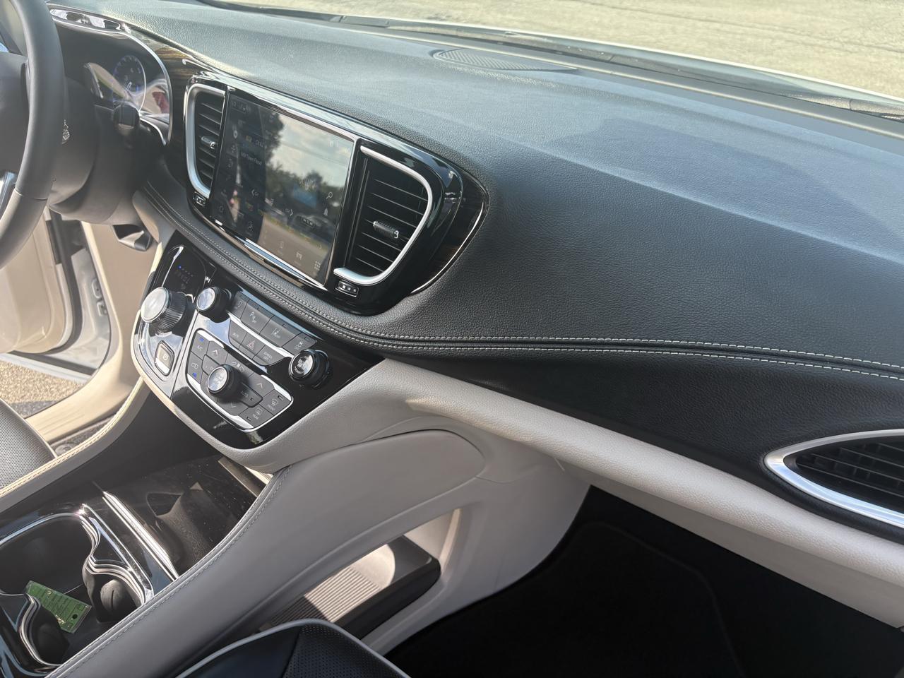 Chrysler Pacifica Limited FWD 2024