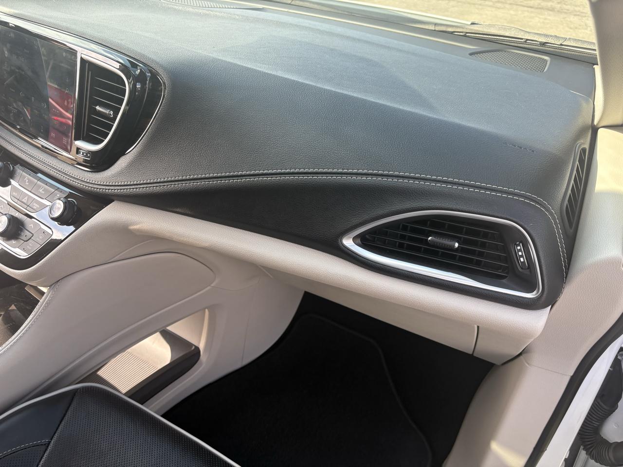 Chrysler Pacifica Limited FWD 2024