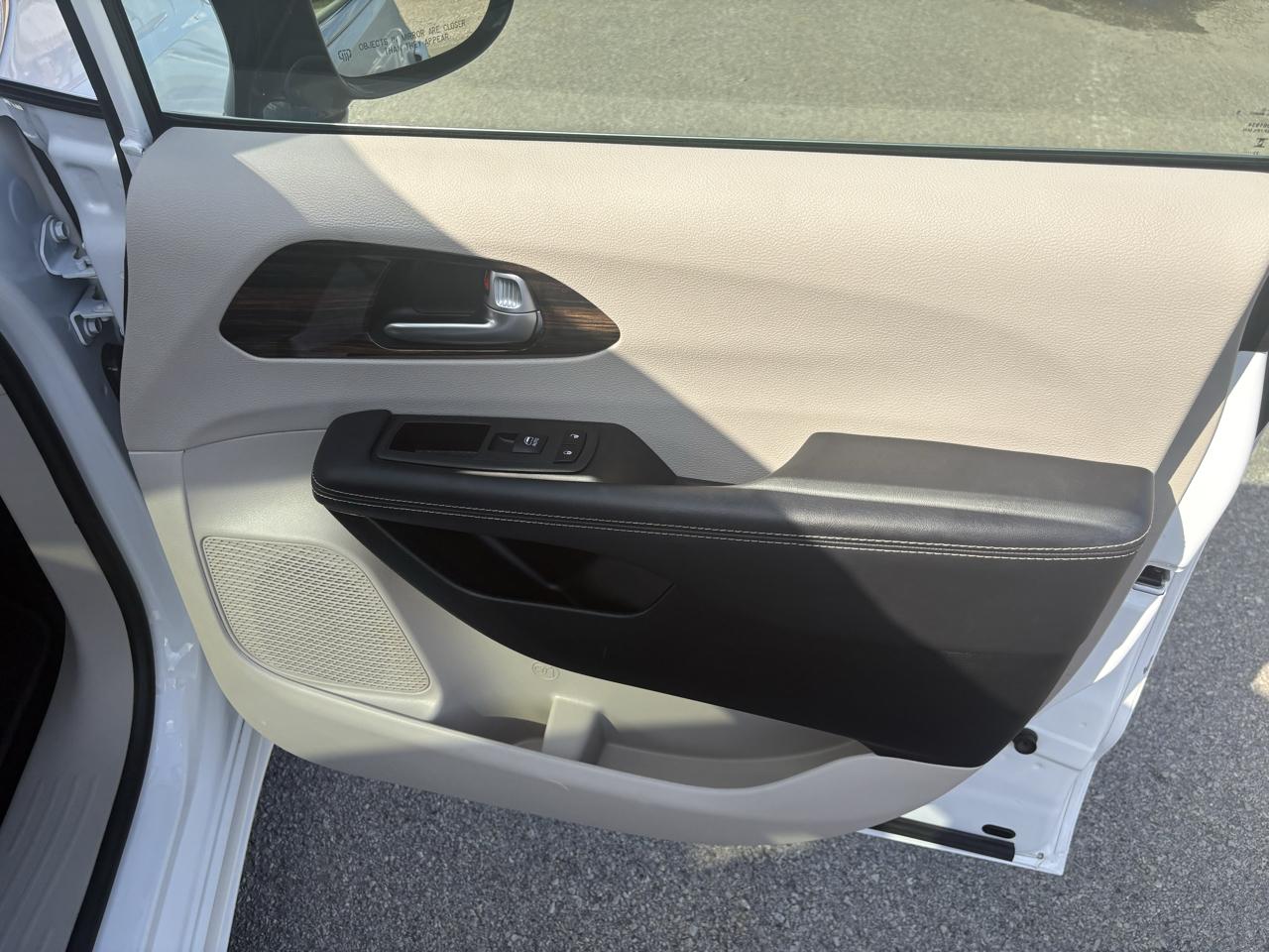 Chrysler Pacifica Limited FWD 2024