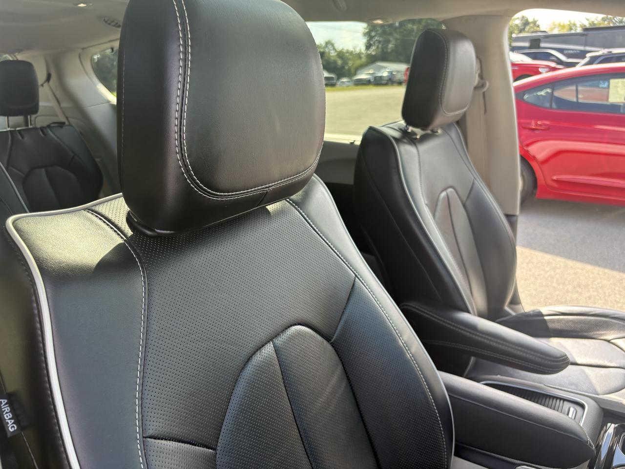 Chrysler Pacifica Limited FWD 2024