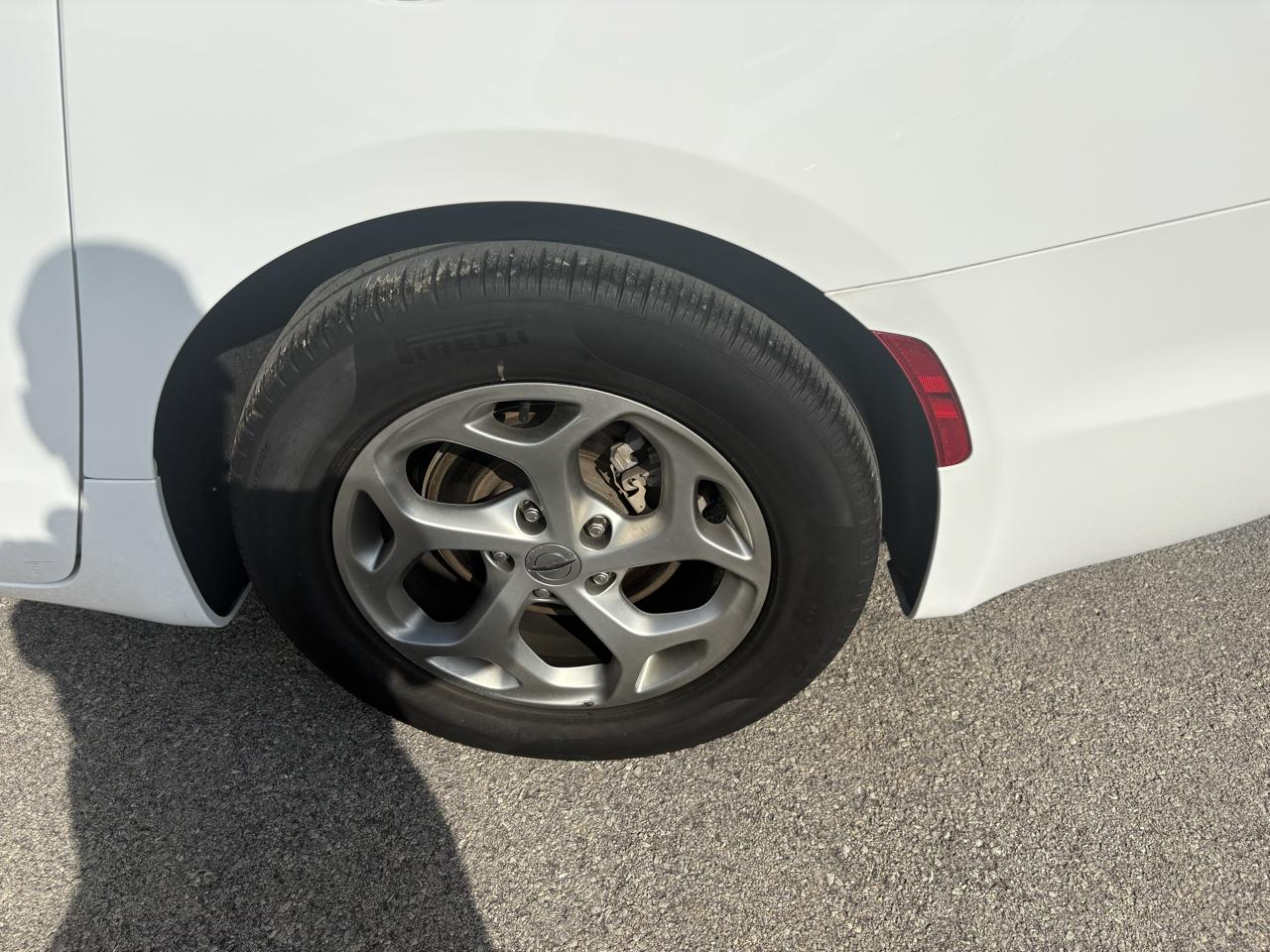 Chrysler Pacifica Limited FWD 2024