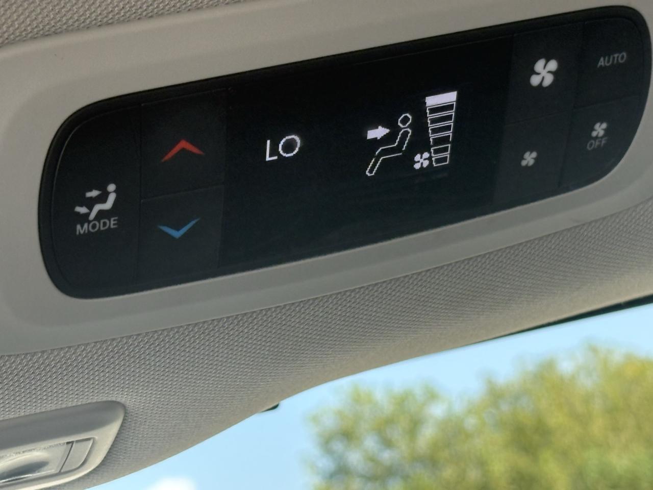 Chrysler Pacifica Limited FWD 2024