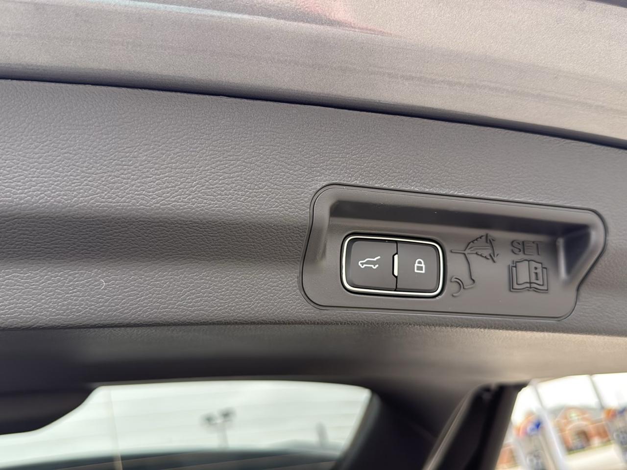 Ford Explorer Active w/100A Pkg 4WD 2027