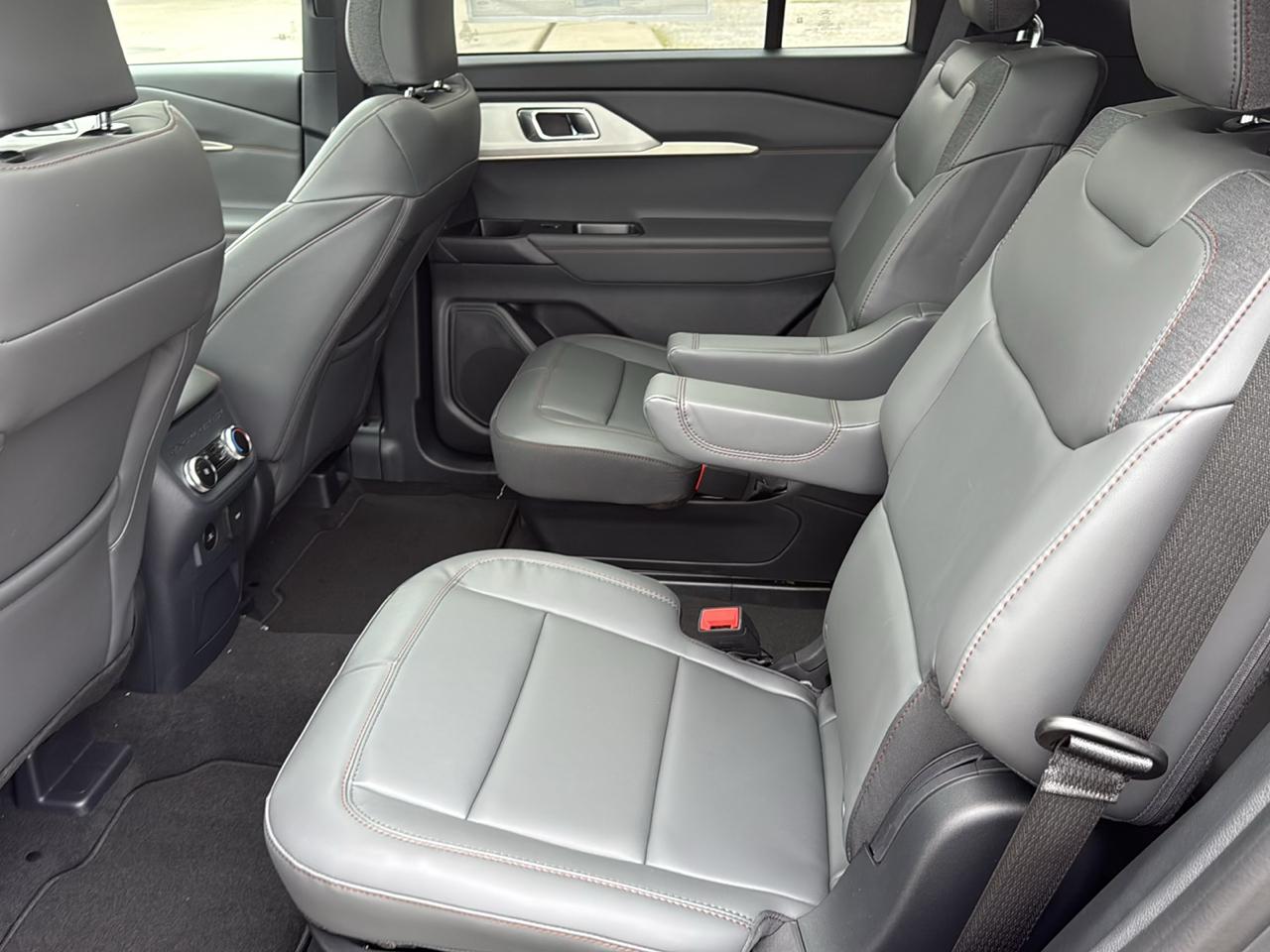 Ford Explorer Active w/100A Pkg 4WD 2027
