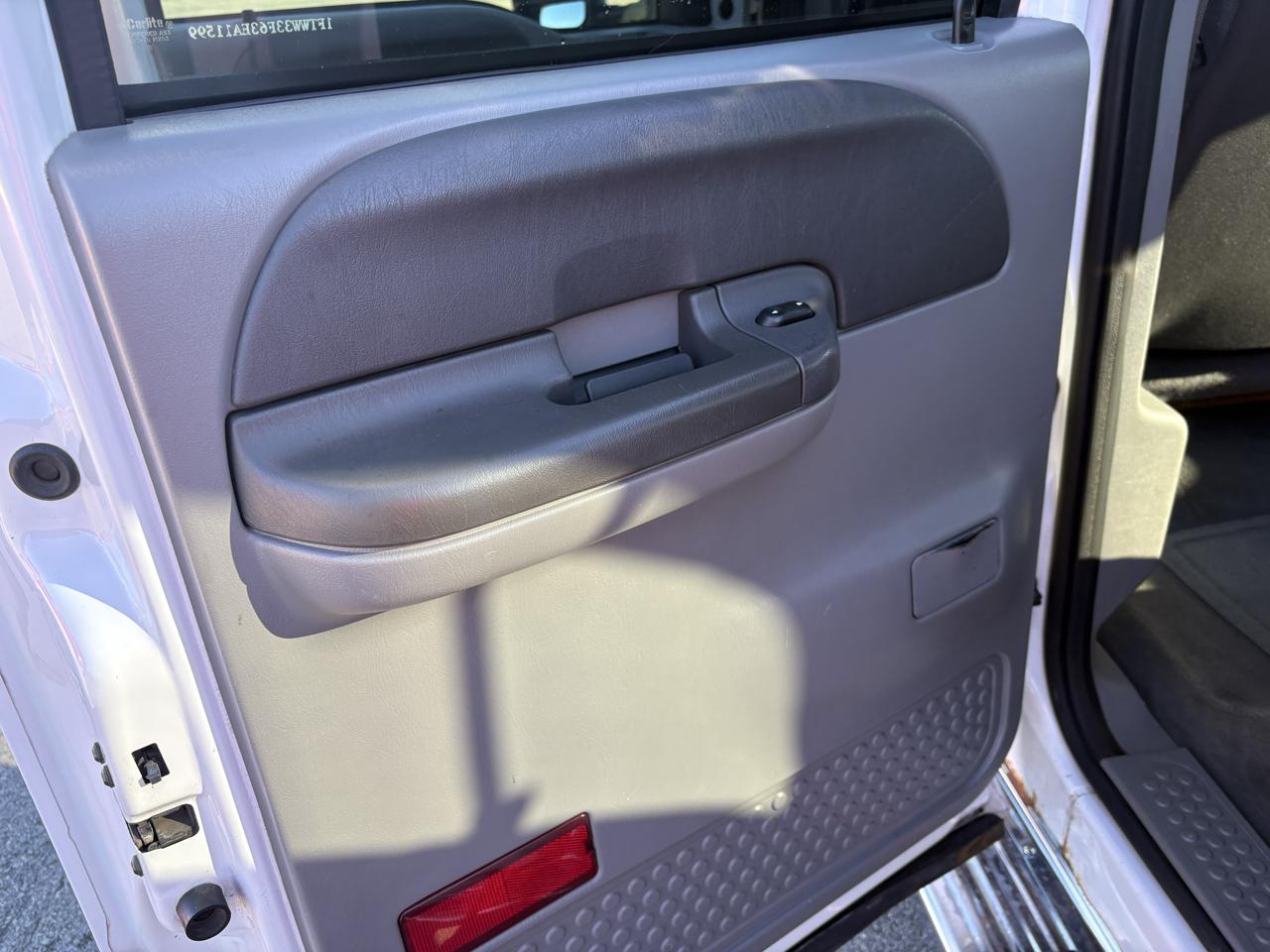 Ford Super Duty F-350 DRW Crew Cab 172" XLT 2003
