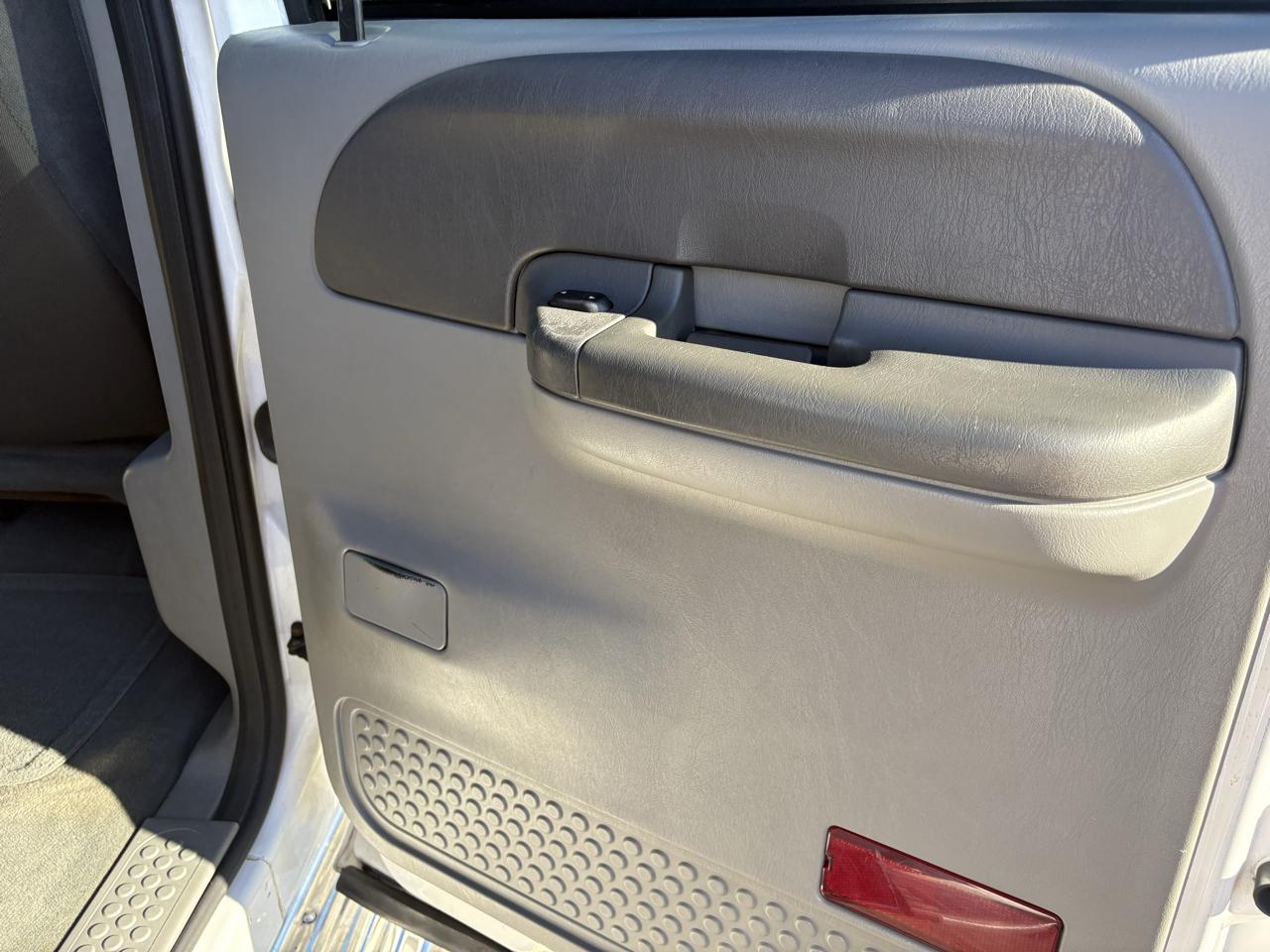 Ford Super Duty F-350 DRW Crew Cab 172" XLT 2003