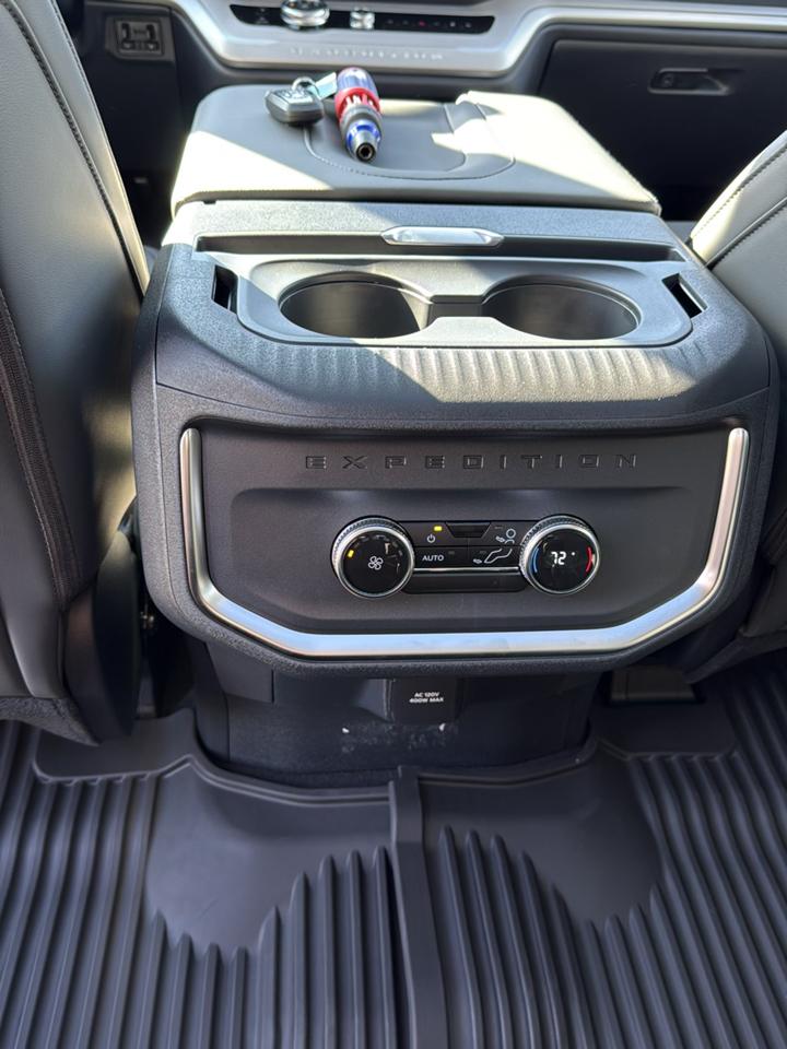 Ford Expedition Max Active 4x4 2027