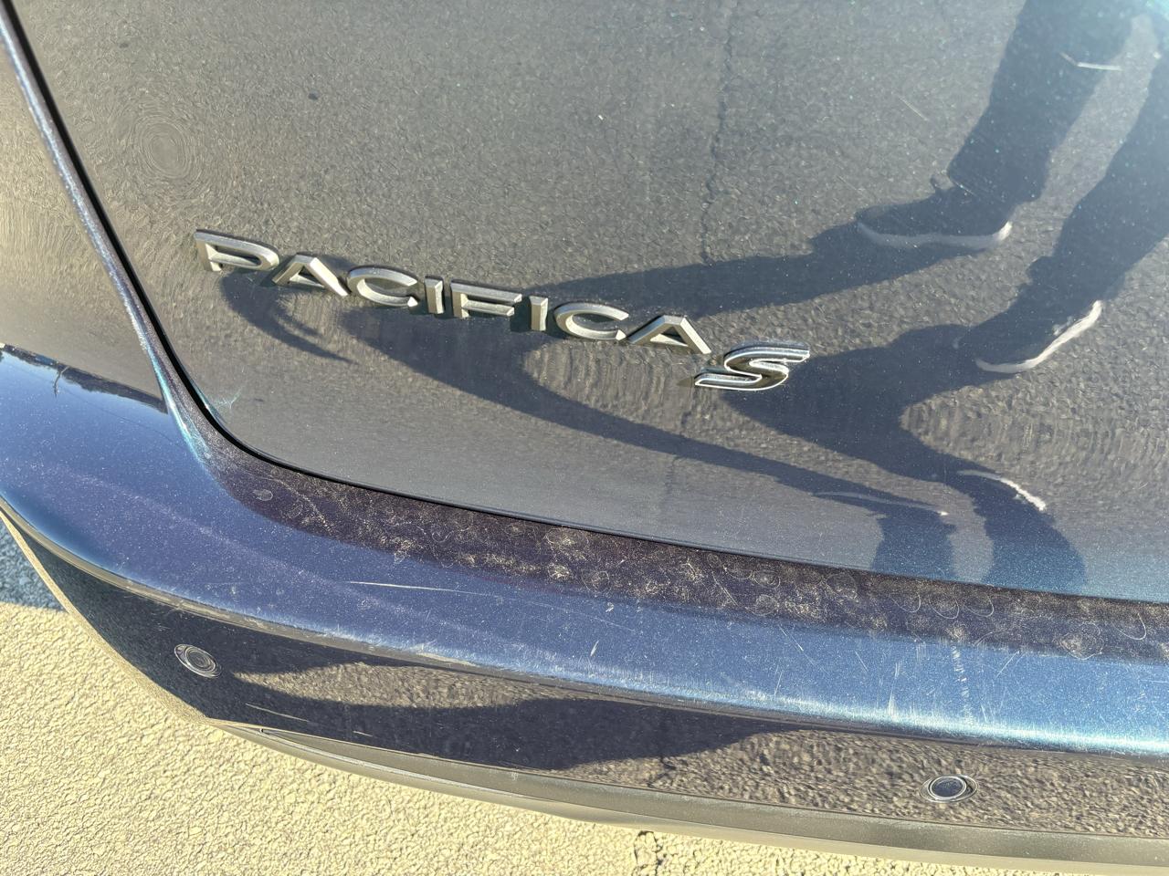 Chrysler Pacifica Touring L FWD 2023