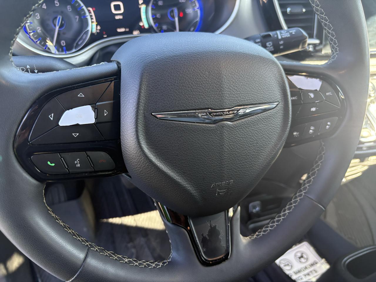 Chrysler Pacifica Touring L FWD 2023