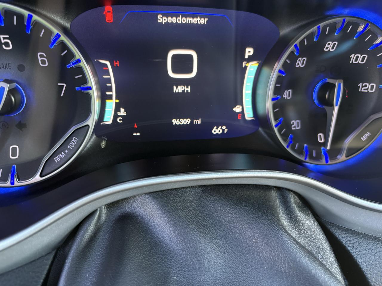 Chrysler Pacifica Touring L FWD 2023