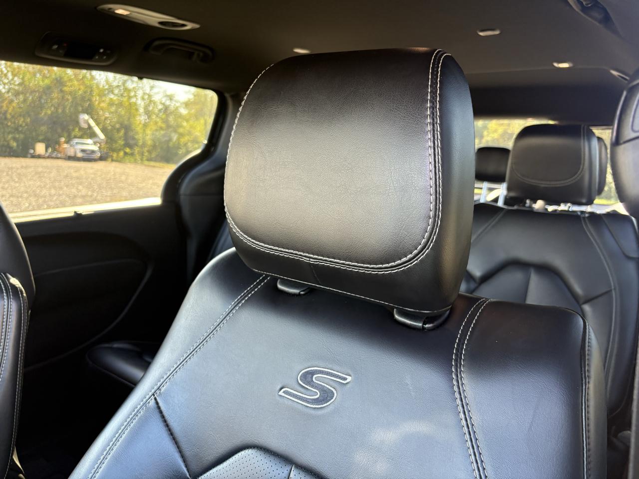 Chrysler Pacifica Touring L FWD 2023