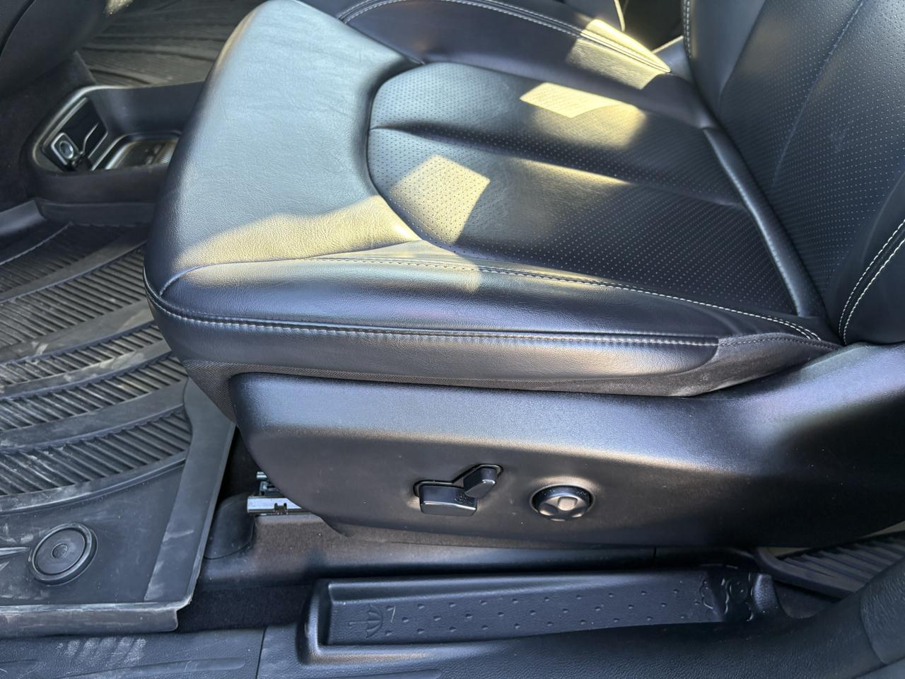 Chrysler Pacifica Touring L FWD 2023